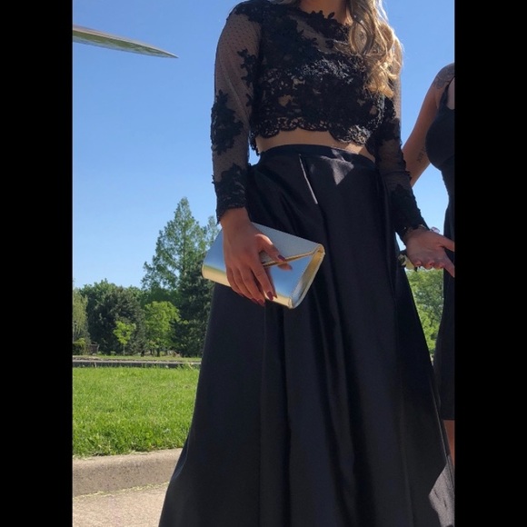 ‼️SOLD‼️ BLACK LACE PROM DRESS - Picture 2 of 4